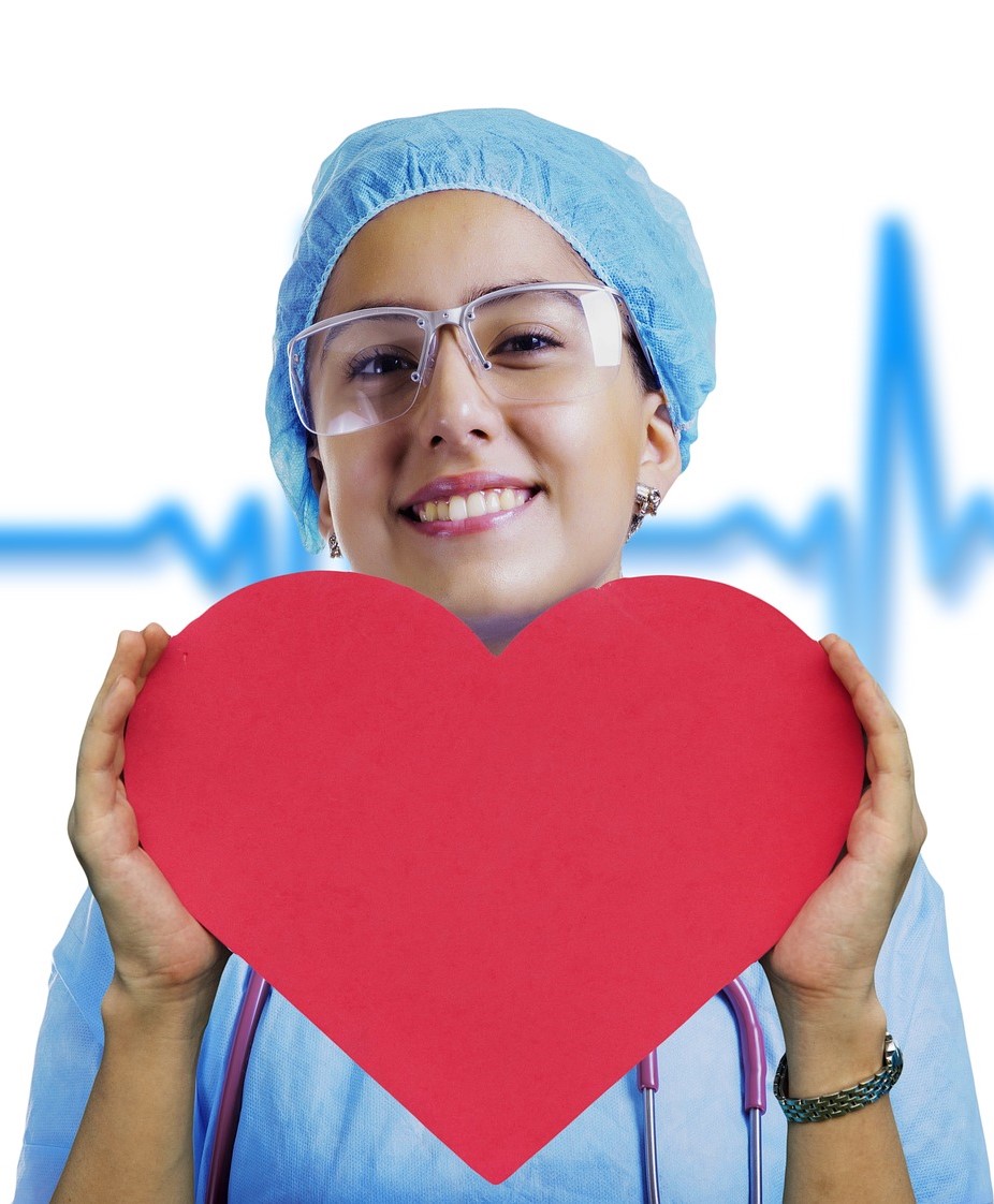 cuore infermiera ritagliato